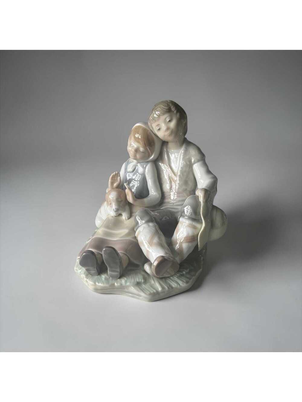 Lladro Friendship Figurine, Retired Spanish Porcelain 1972 Collectible Figurine